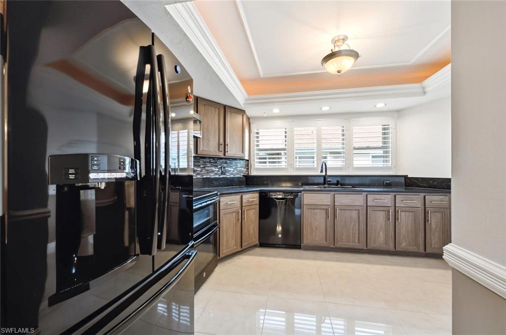 9856 Luna Cir 204 Property Photo 14