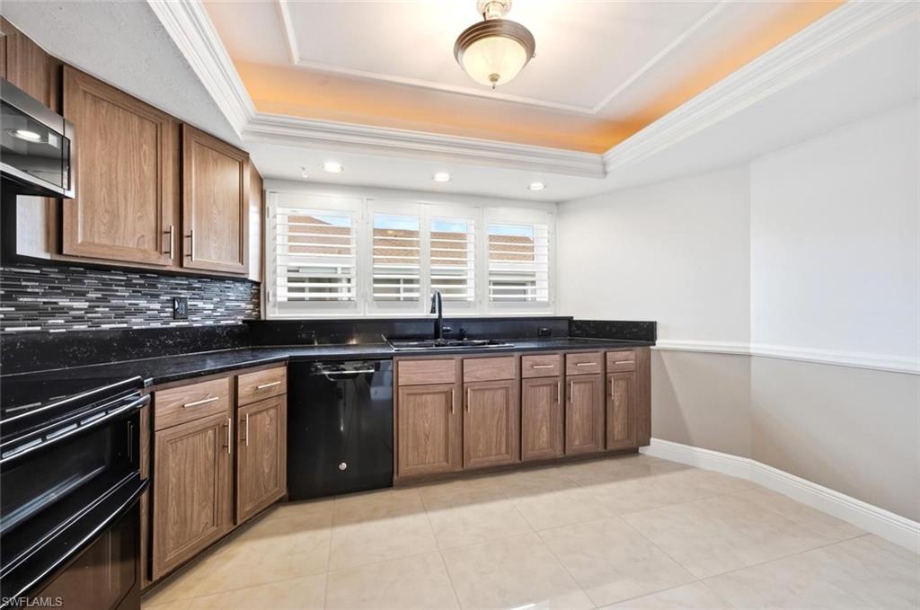 9856 Luna Cir 204 Property Photo 16