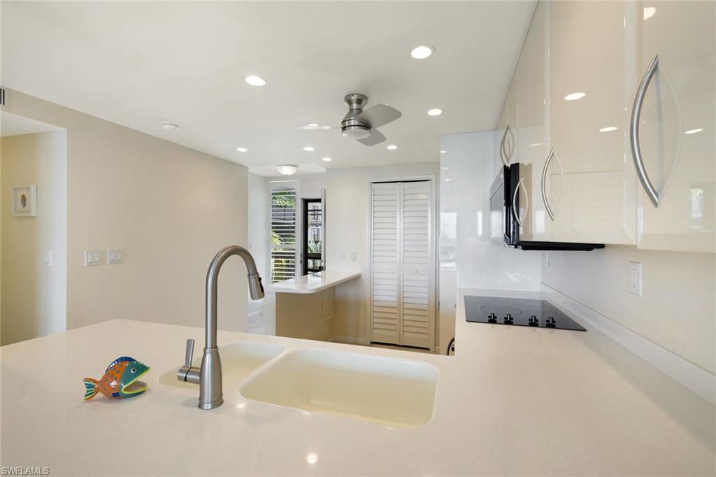 601 Seaview Ct C506 Property Photo 7