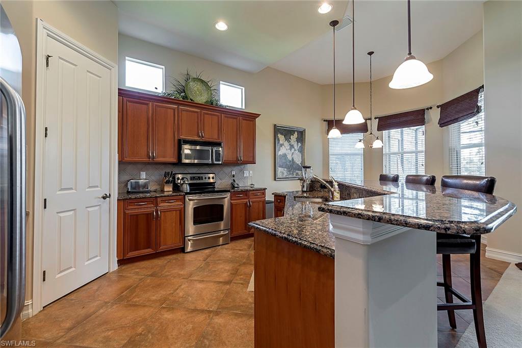 7812 Valencia Ct Property Photo 3
