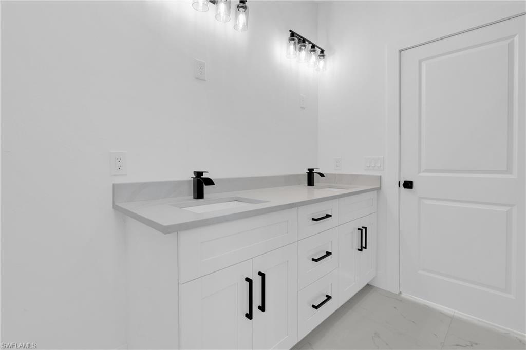 831 Bently St E Property Photo 28