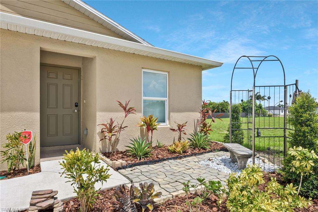 2426 Santabarbara Blvd N Property Photo 2