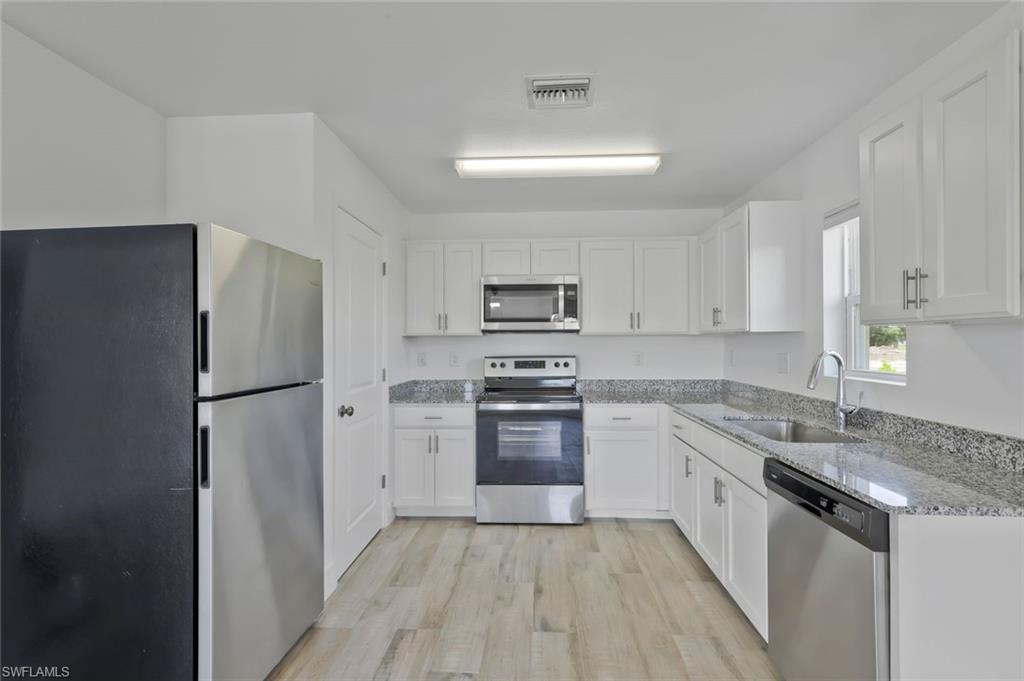 2426 Santabarbara Blvd N Property Photo 7
