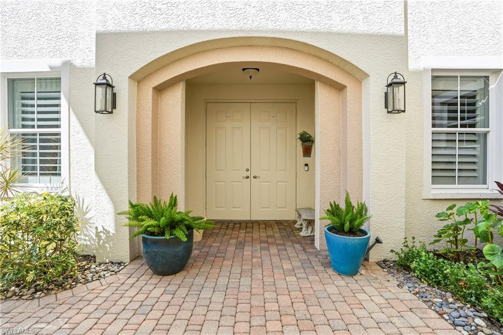 587 Avellino Isles Cir 101 Property Photo 3