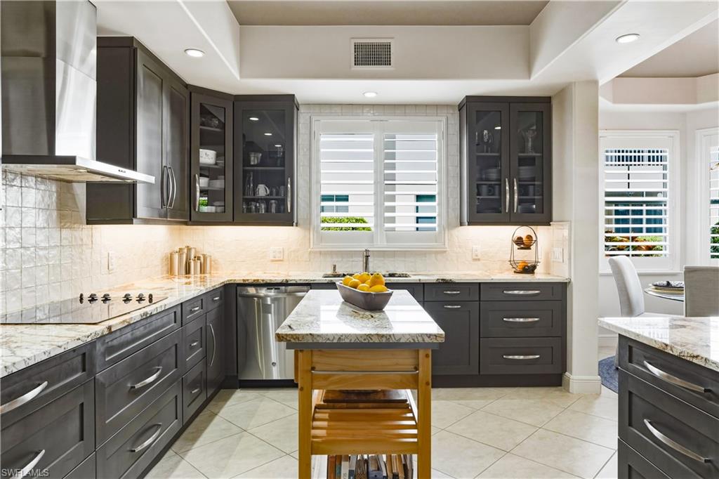 587 Avellino Isles Cir 101 Property Photo 17