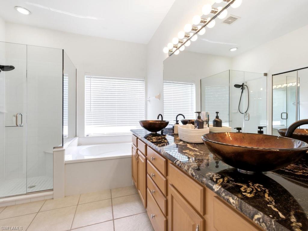 9980 Isola Way Property Photo 8