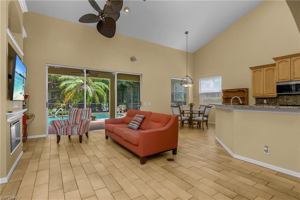 12835 Fox Hollow Cir Property Photo 6