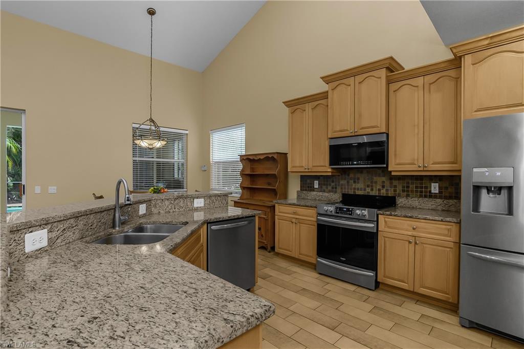 12835 Fox Hollow Cir Property Photo 17