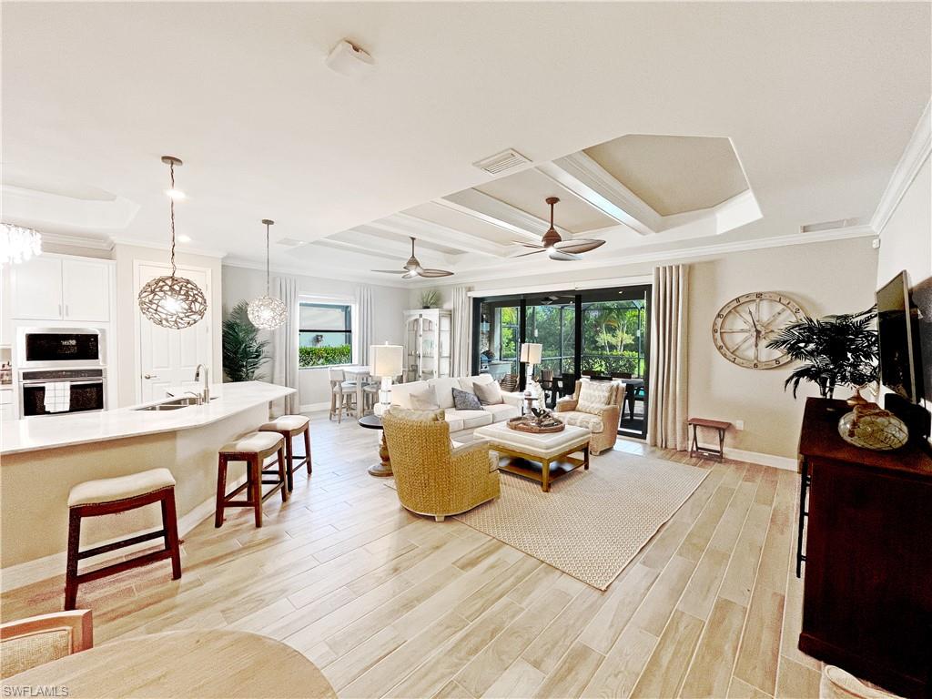 1975 Mustique St Property Photo 7