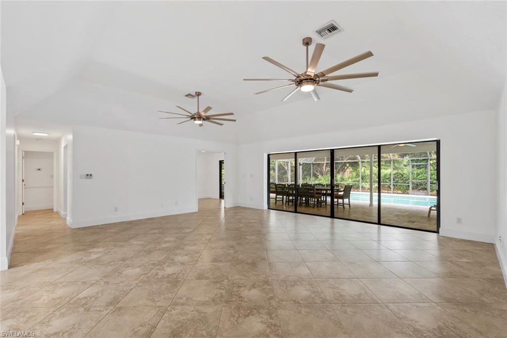 2251 Queens Way E Property Photo 7