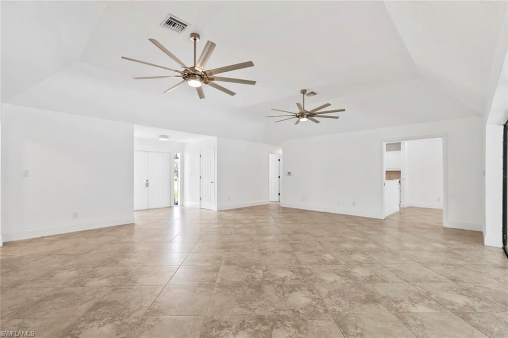 2251 Queens Way E Property Photo 8