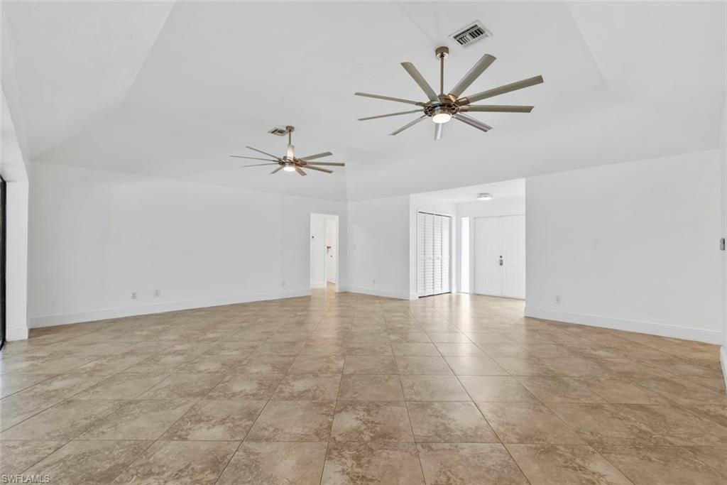 2251 Queens Way E Property Photo 9