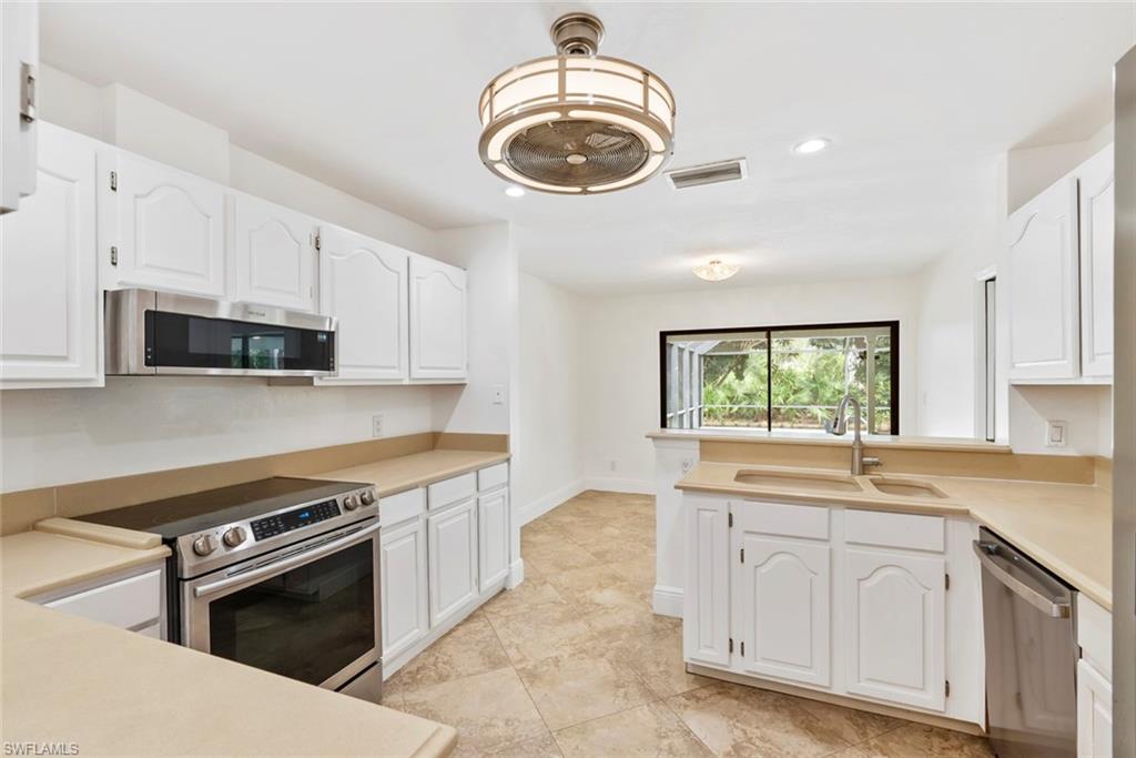 2251 Queens Way E Property Photo 12