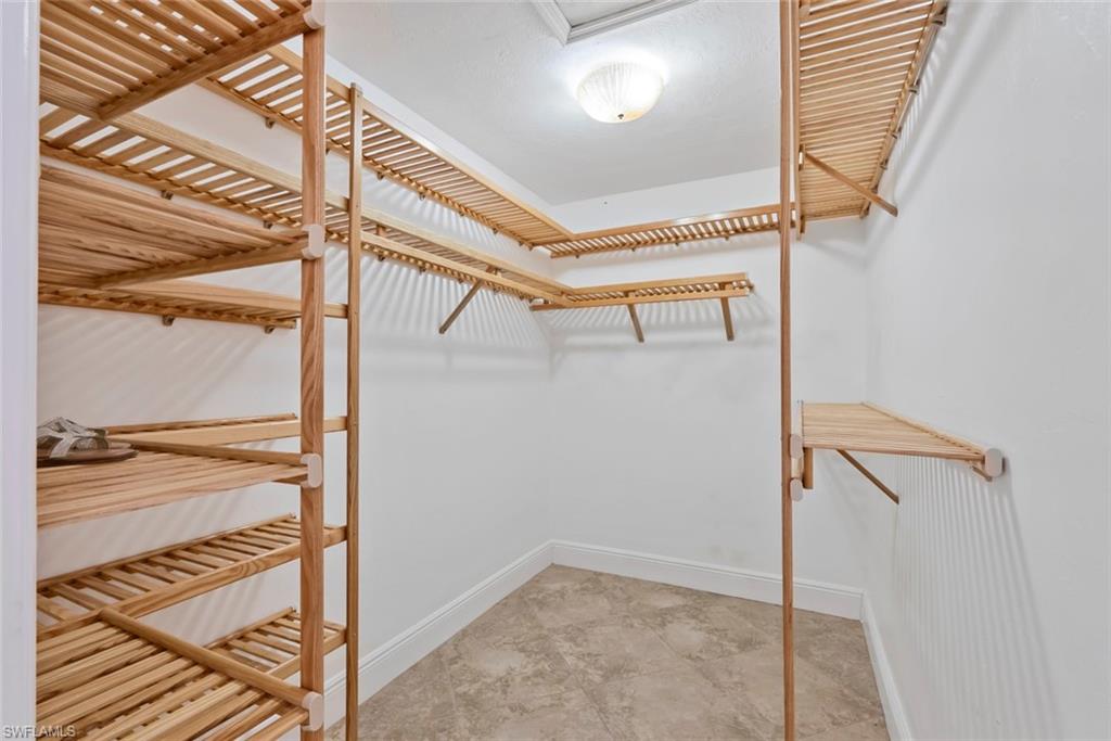 2251 Queens Way E Property Photo 18