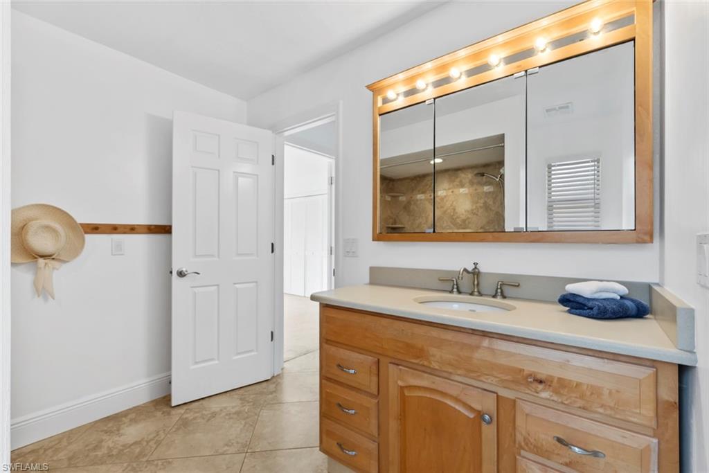 2251 Queens Way E Property Photo 23