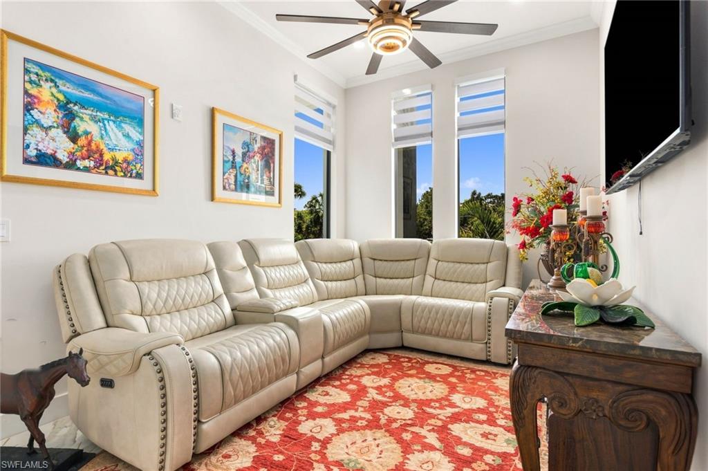 499 Golden Gate Blvd E Property Photo 8