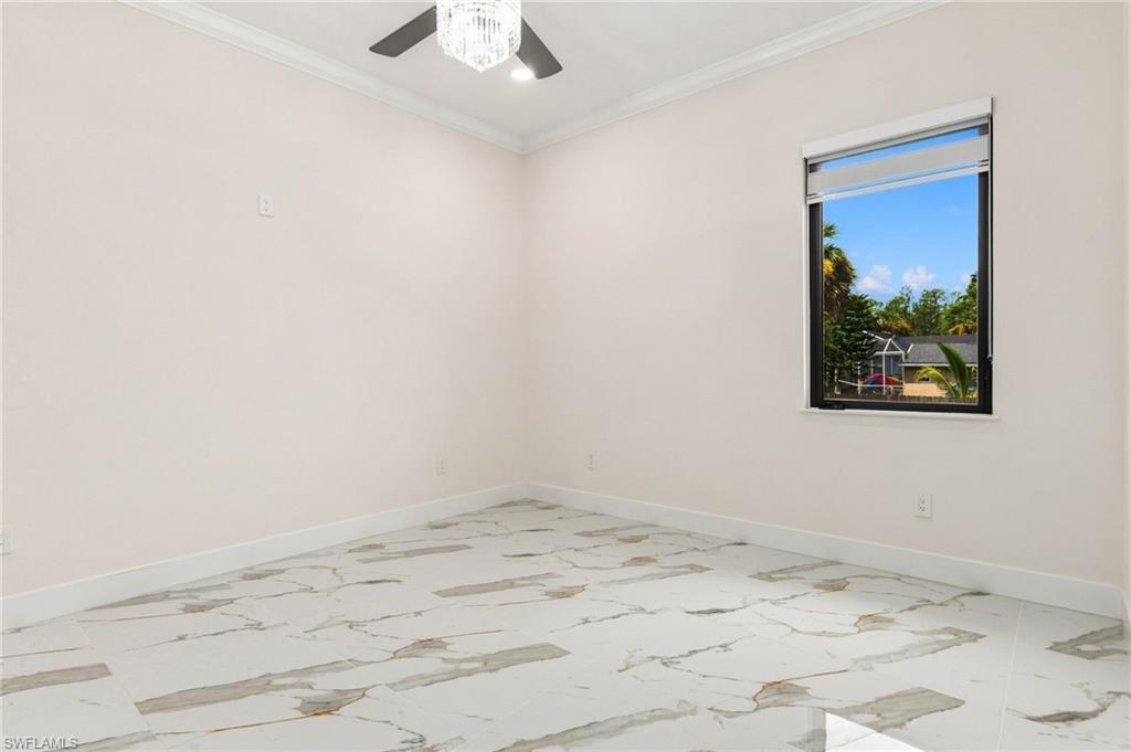 499 Golden Gate Blvd E Property Photo 16