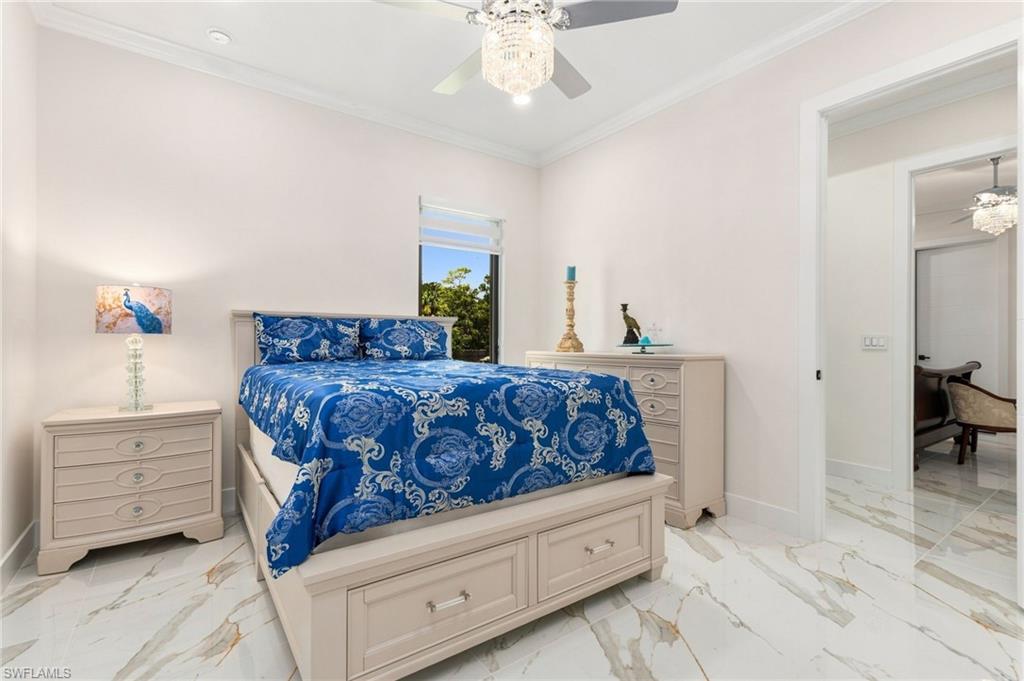 499 Golden Gate Blvd E Property Photo 18