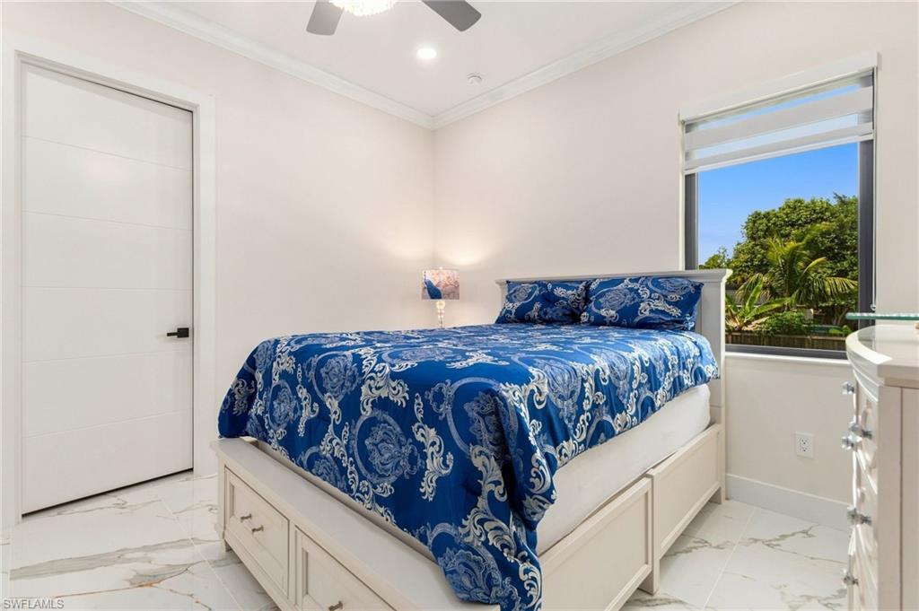 499 Golden Gate Blvd E Property Photo 19