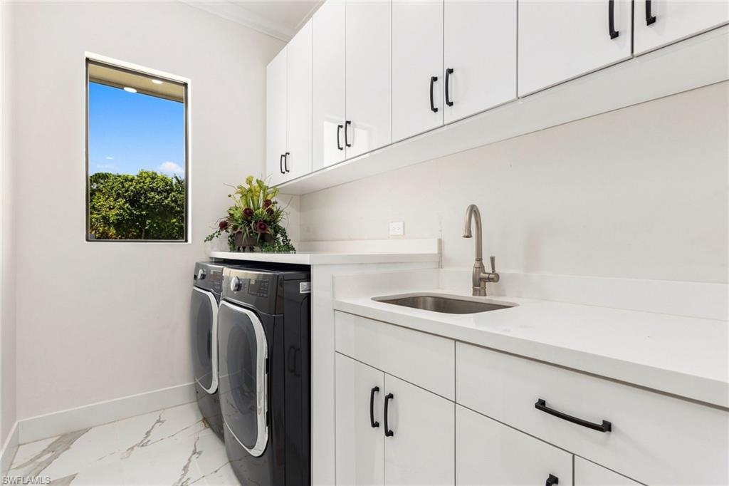 499 Golden Gate Blvd E Property Photo 29