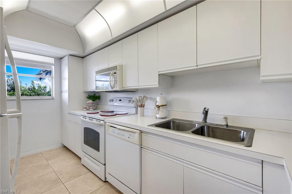 270 Collier Blvd 404 Property Photo 12