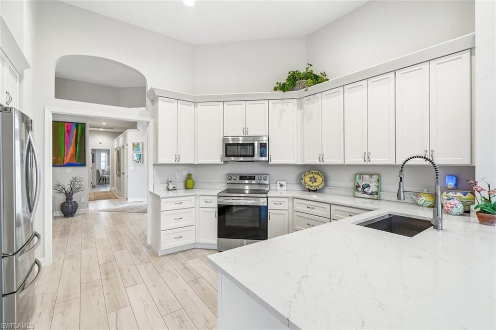 15259 Devon Green Ln Property Photo 8