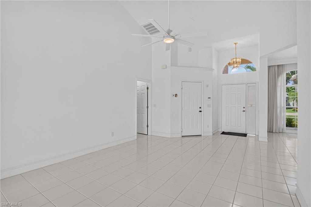 2126 Crown Pt Property Photo 9