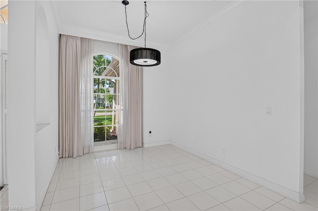 2126 Crown Pt Property Photo 10
