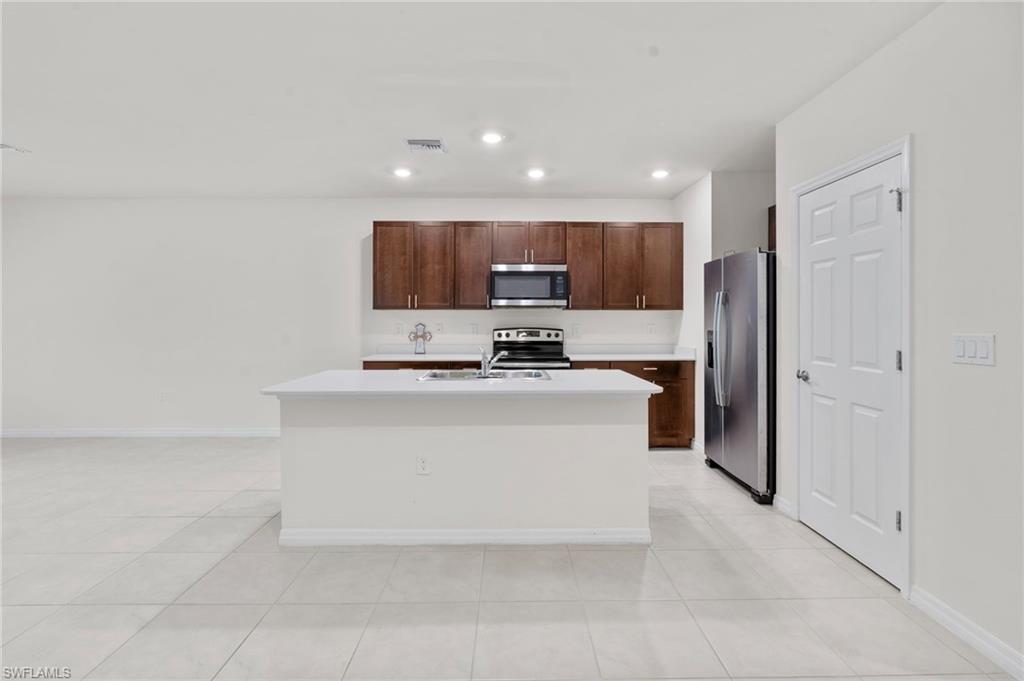 15535 Wildflower Cir Property Photo 3