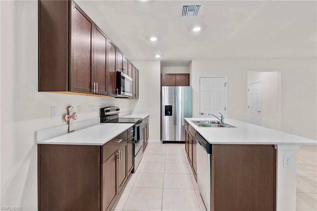 15535 Wildflower Cir Property Photo 4