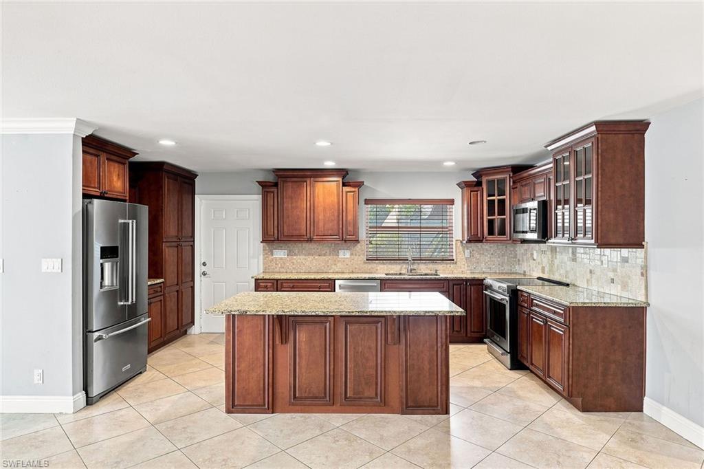 6574 Trail Blvd Property Photo 7