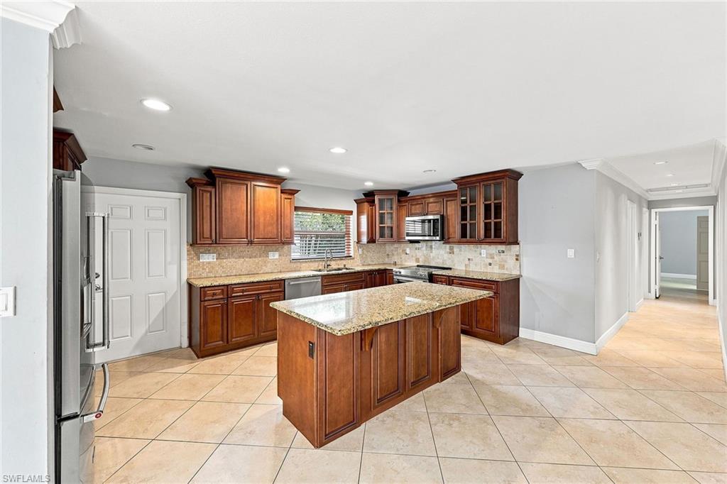 6574 Trail Blvd Property Photo 8