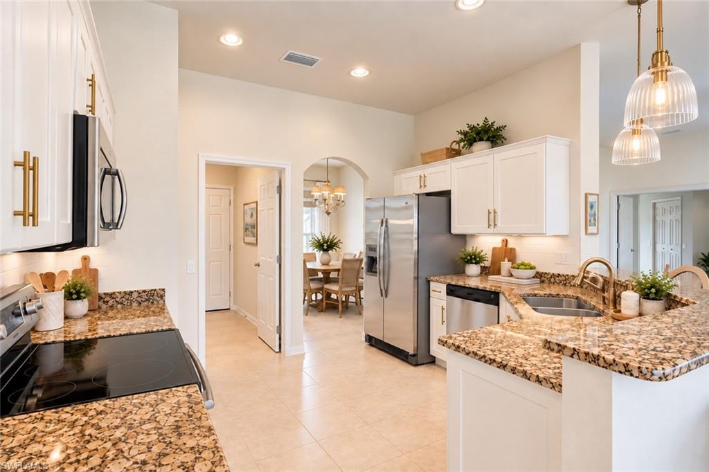 927 28th Ter Property Photo 6