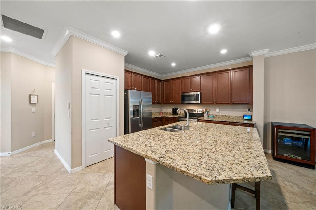 9086 Woodhurst Dr Property Photo 3