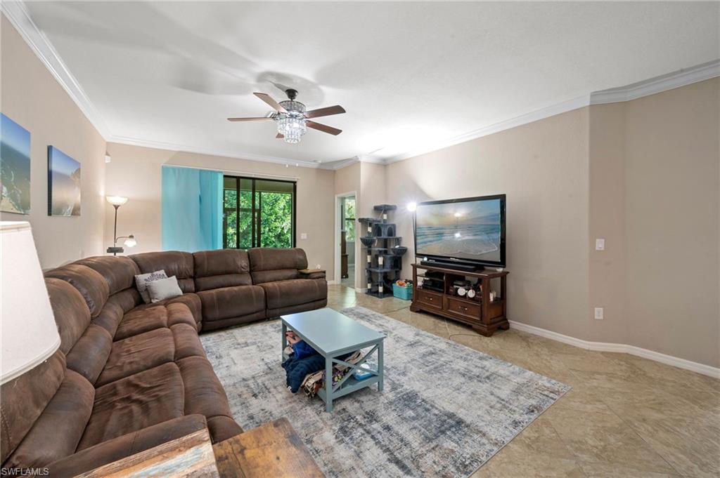 9086 Woodhurst Dr Property Photo 4