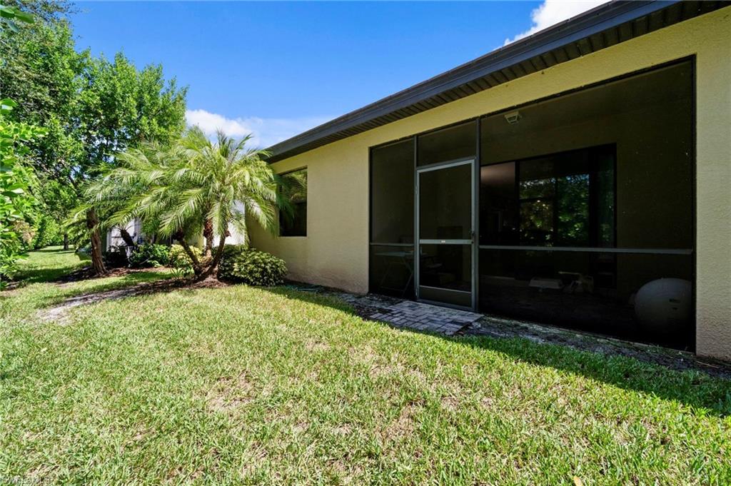9086 Woodhurst Dr Property Photo 24