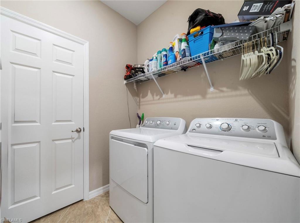 9086 Woodhurst Dr Property Photo 38