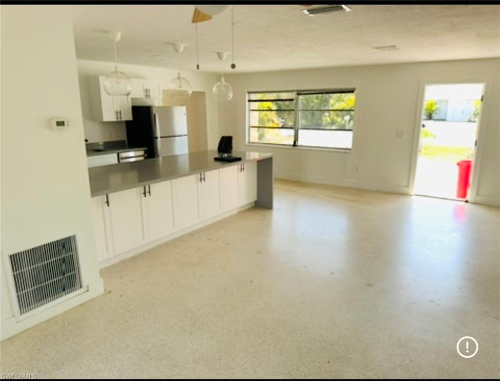 4560 Capri Dr Property Photo 3