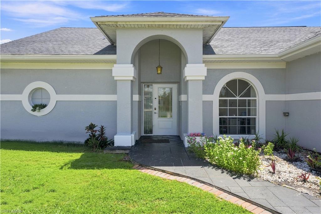 1140 Golden Gate Blvd W Property Photo 3