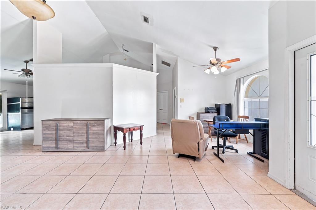 1140 Golden Gate Blvd W Property Photo 9