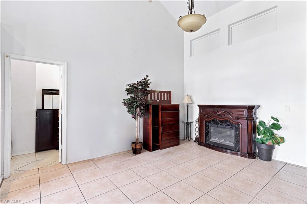 1140 Golden Gate Blvd W Property Photo 10