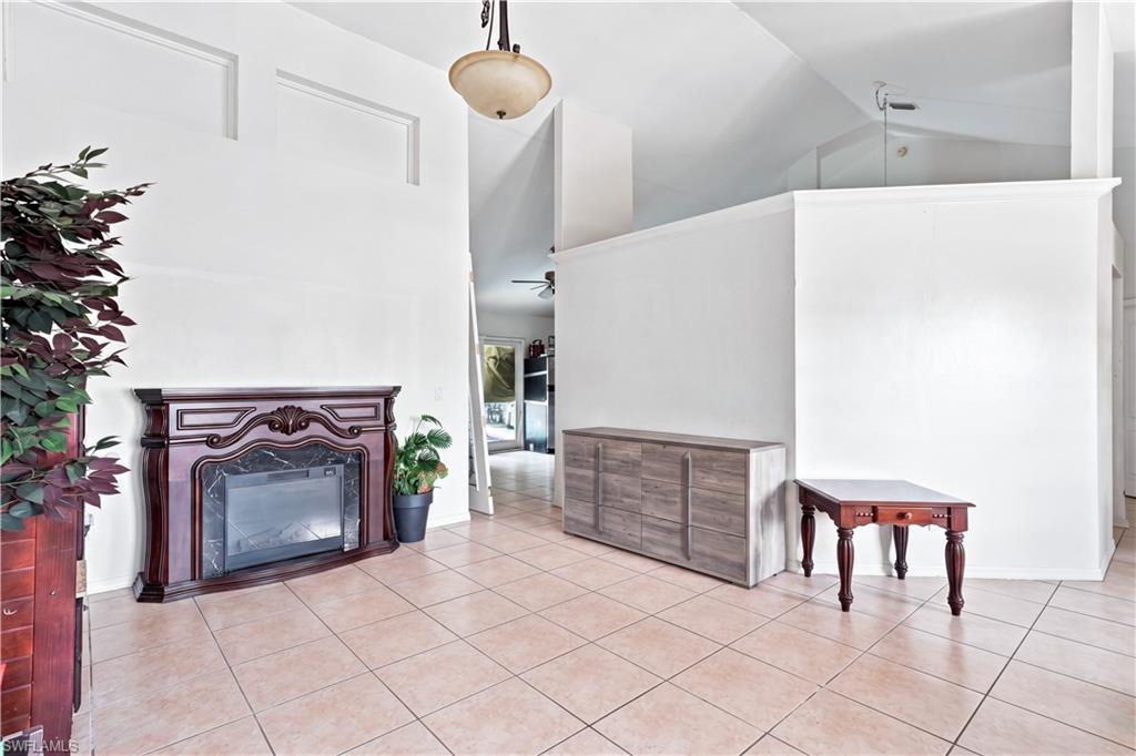 1140 Golden Gate Blvd W Property Photo 11