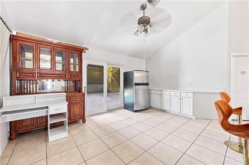 1140 Golden Gate Blvd W Property Photo 12