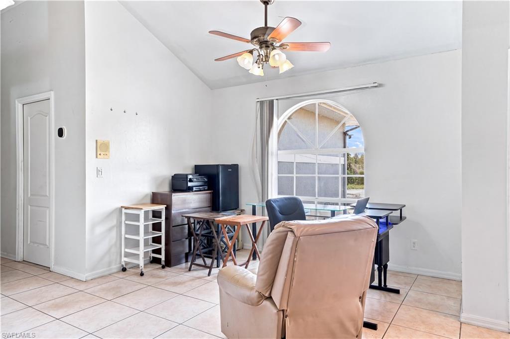 1140 Golden Gate Blvd W Property Photo 13