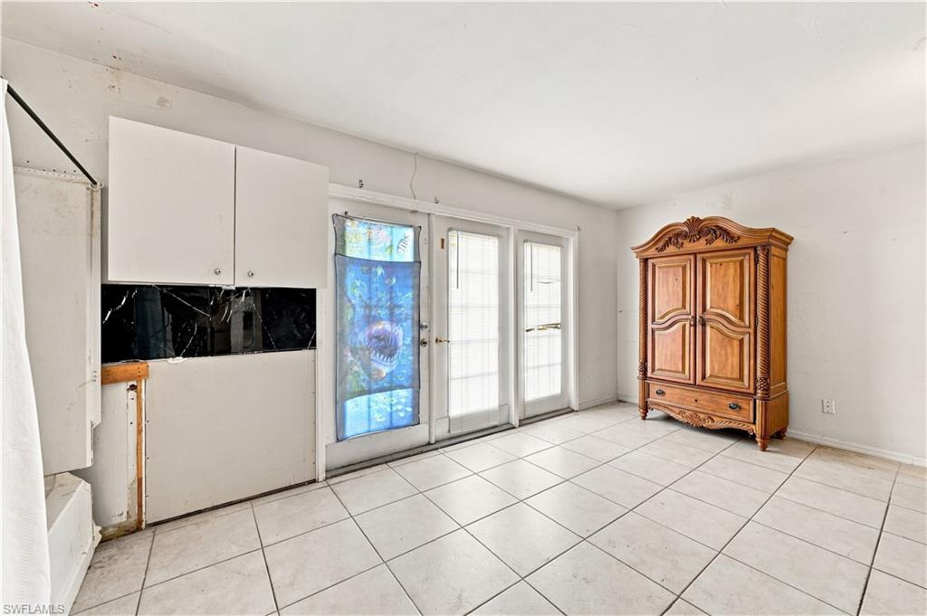 1140 Golden Gate Blvd W Property Photo 14