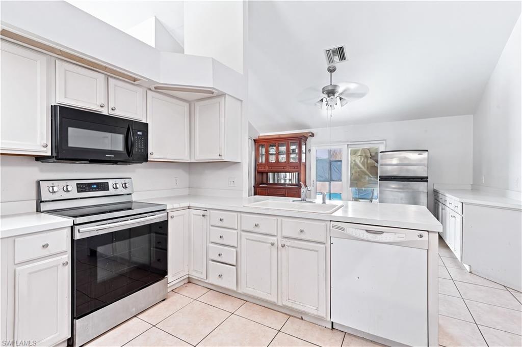 1140 Golden Gate Blvd W Property Photo 16