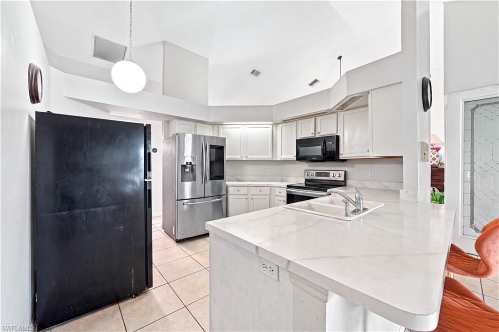1140 Golden Gate Blvd W Property Photo 17