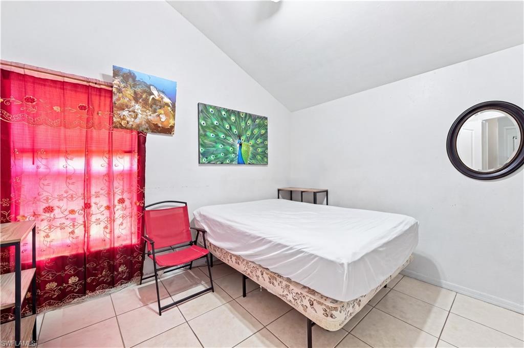 1140 Golden Gate Blvd W Property Photo 18