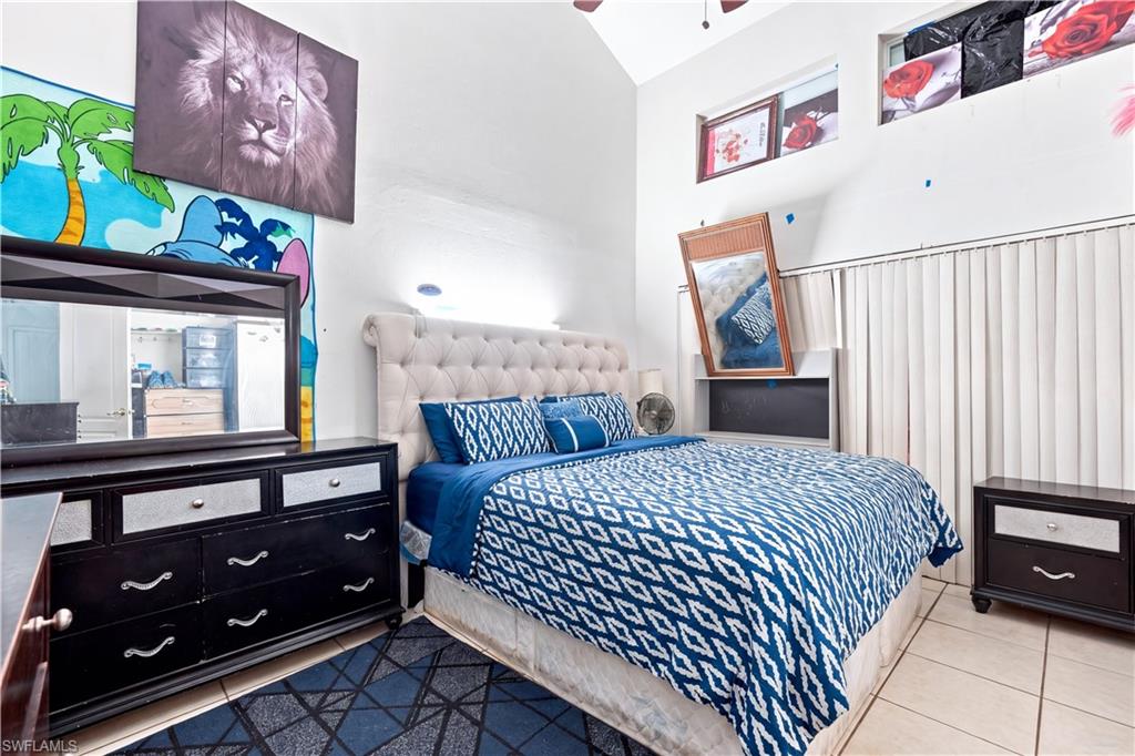 1140 Golden Gate Blvd W Property Photo 20