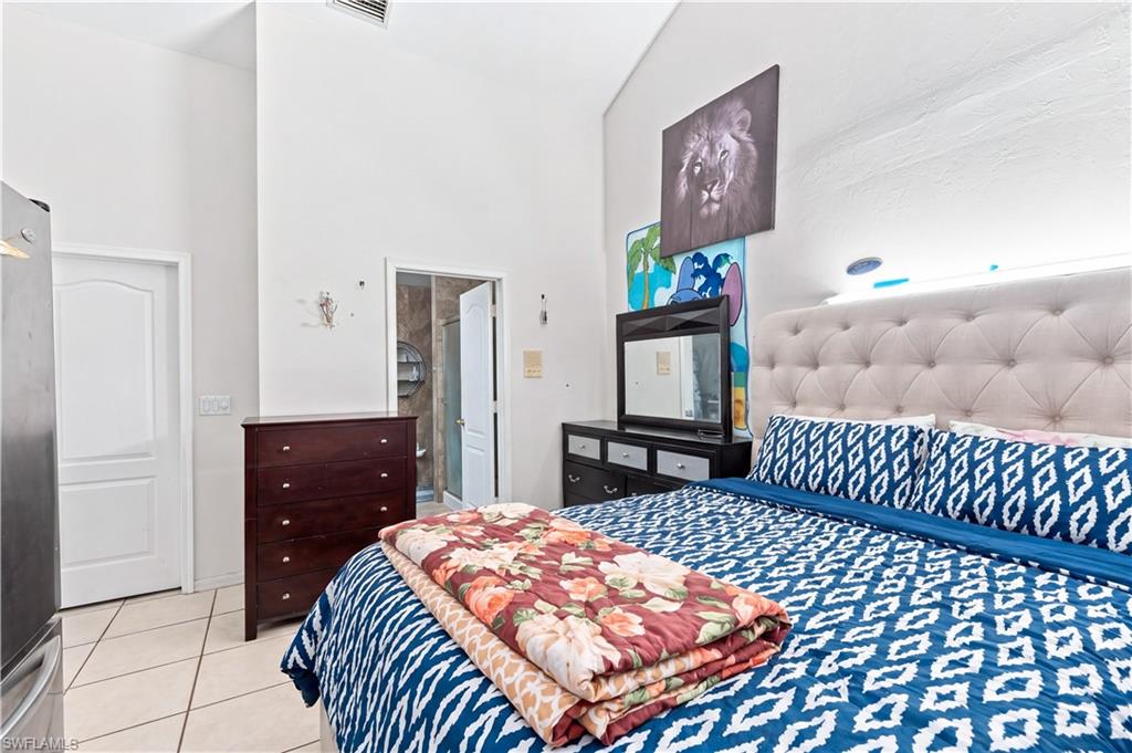 1140 Golden Gate Blvd W Property Photo 21